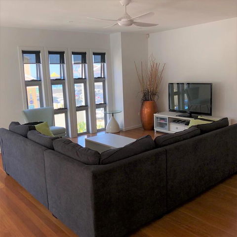 Villa Garfield Surfers Paradise - Perths Hotel 2