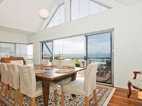Villa Mer - Stylish Waterfront Accommodation - Perths Hotel 2