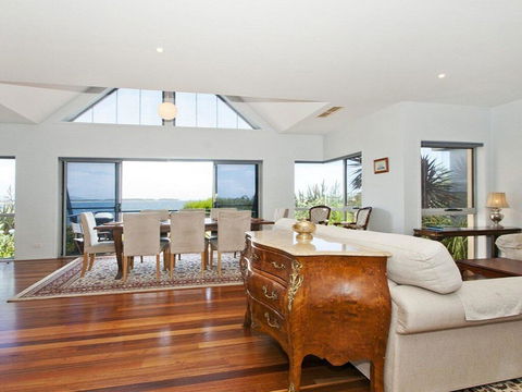 Villa Mer - Stylish Waterfront Accommodation - Perths Hotel 3