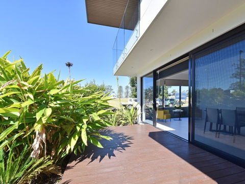 Villa Sorrento Waterside At Trinity Point - Perths Hotel 2