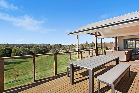 Vineyard Views - Perths Hotel 2