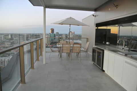 VUE Penthouse On King William - Perths Hotel 0