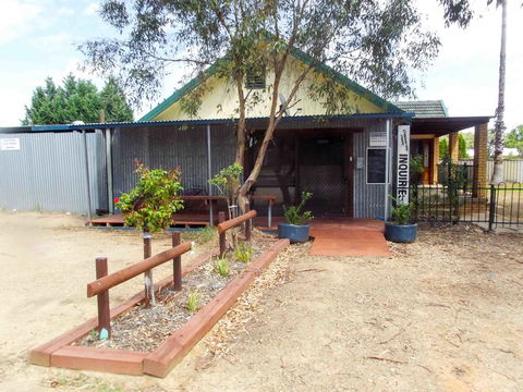 Wagga Wagga Tourist Park - Perths Hotel 0