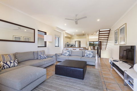 Wake Up To Ocean Views In Stylish Comfort - Perths Hotel 1