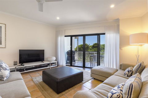 Wake Up To Ocean Views In Stylish Comfort - Perths Hotel 2
