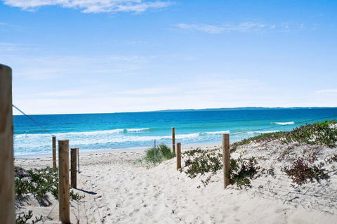 Walk To Surf Beach, Club And Shops - Sands Court Boyd St, Woorim - Perths Hotel 2