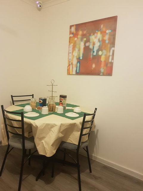 Warm Friendly Family Environment In Braybrook - Perths Hotel 3