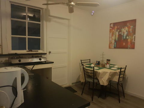 Warm Friendly Family Environment In Braybrook - Perths Hotel 2