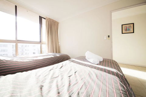 Warringa Surf Holiday Apartments - Perths Hotel 2