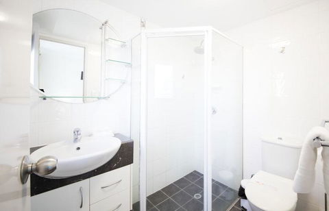 Warringa Surf Holiday Apartments - Perths Hotel 0