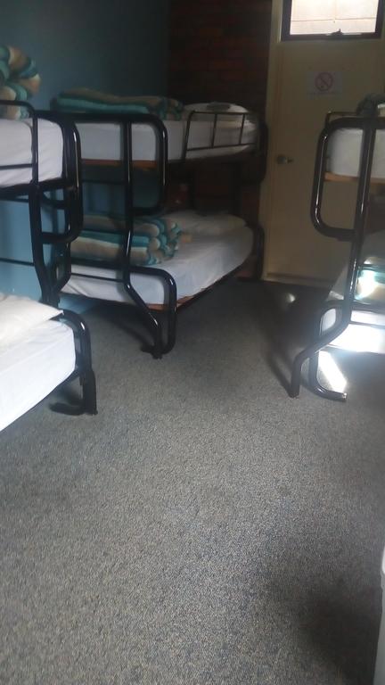 Warrnambool Beach Backpackers - Perths Hotel 3