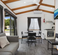 Warrnambool Holiday Village - Perths Hotel