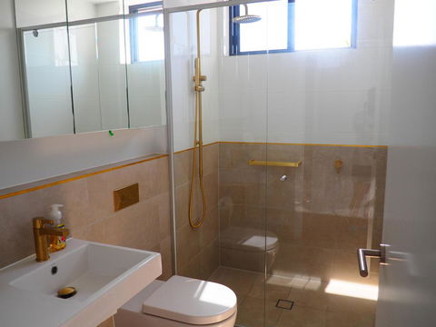 Waterfront Quiet Room - Perths Hotel 2