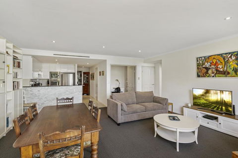 Waterfront Resort Living With Space For The Family - Perths Hotel 3