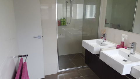 Central To Cowes - Perths Hotel 11