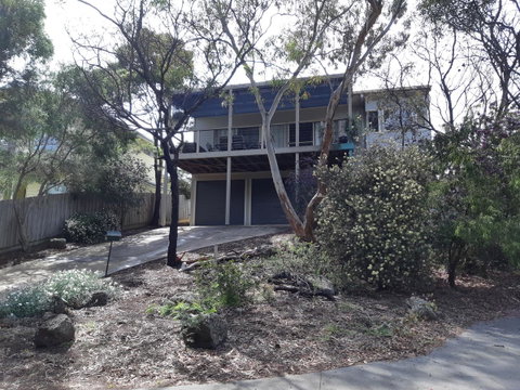 Elevated Holiday House Overlooks Tranquil Wetlands - Perths Hotel 13