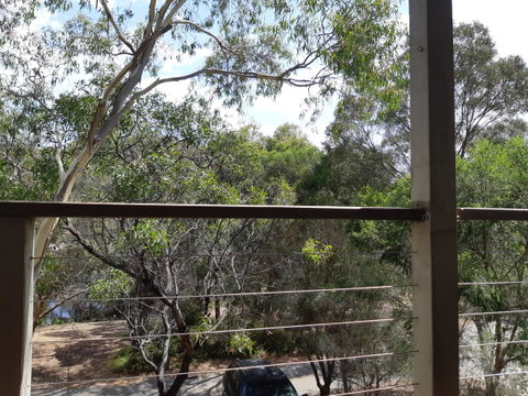 Elevated Holiday House Overlooks Tranquil Wetlands - Perths Hotel 10