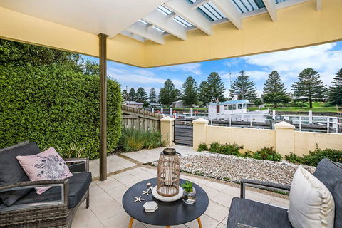 Edge17 Port Fairy Wharf - Perths Hotel 16