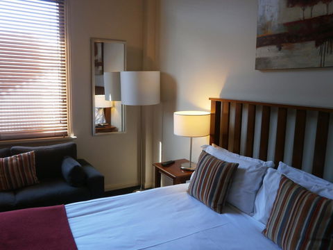 Ansonia On Lydiard - Perths Hotel 44