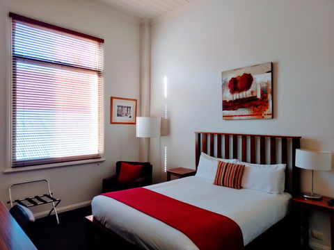 Ansonia On Lydiard - Perths Hotel 40