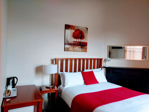 Ansonia On Lydiard - Perths Hotel 35