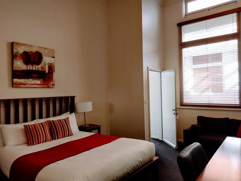 Ansonia On Lydiard - Perths Hotel 43