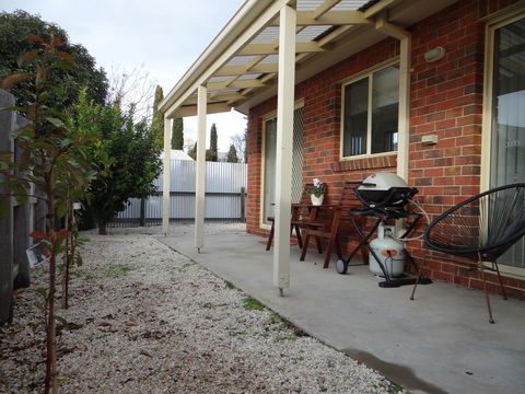 Horsham Central Stay - Perths Hotel 10