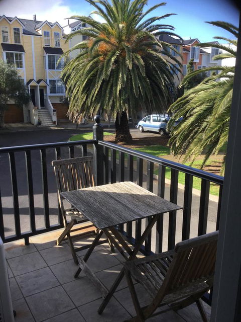 At The Beach Apartments - Perths Hotel 10