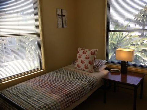 At The Beach Apartments - Perths Hotel 4