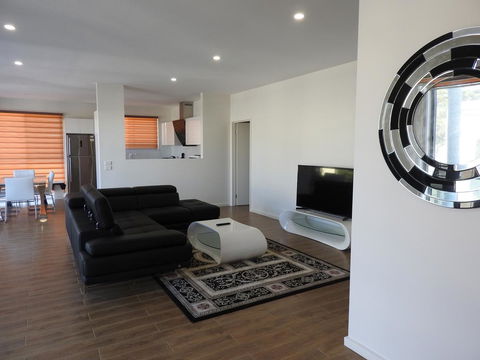 Phillip Island Towers - Perths Hotel 15
