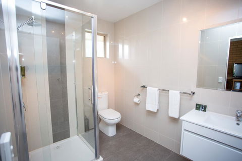 Blue Whale Motor Inn & Apartments - Perths Hotel 15