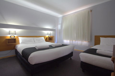 Blue Whale Motor Inn & Apartments - Perths Hotel 1