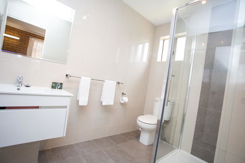 Blue Whale Motor Inn & Apartments - Perths Hotel 7