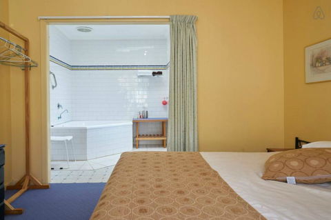Cottages For Two - Perths Hotel 8