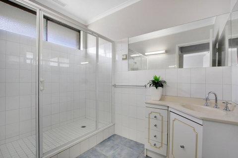 Hybiscus Waterfront Apartments - Perths Hotel 10