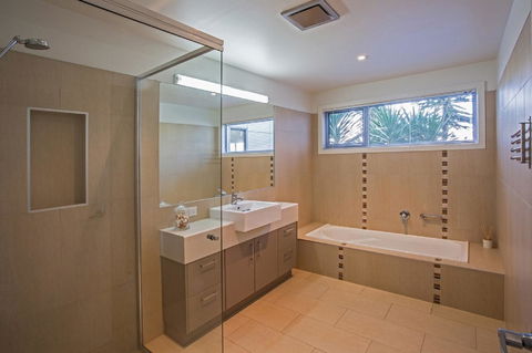 Saltwater Breeze Retreat - Perths Hotel 19