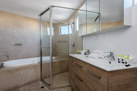 Noosa Blue Resort - Perths Hotel 18