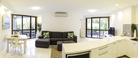 Ocean Breeze Resort - Perths Hotel 11