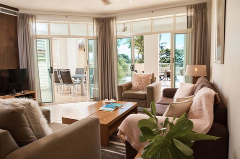 Sea Change Beachfront Apartments - Perths Hotel 5