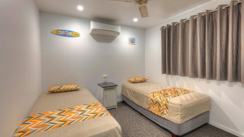 Alex Beach Cabins And Tourist Park - Perths Hotel 10