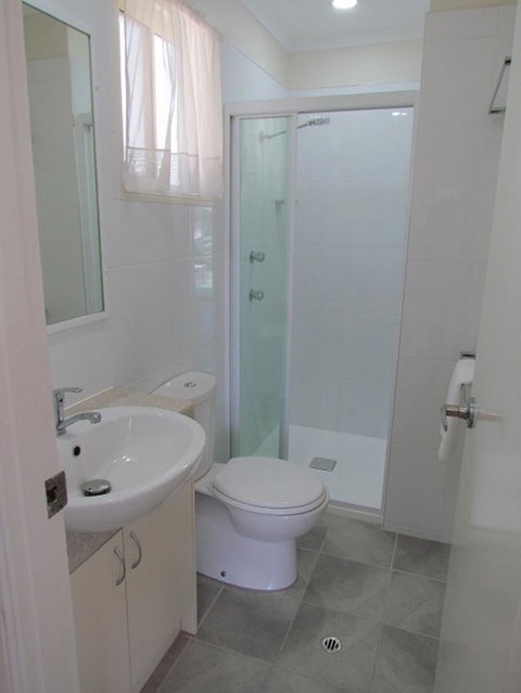 Alex Beach Cabins And Tourist Park - Perths Hotel 37