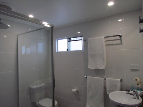 Alex Beach Cabins And Tourist Park - Perths Hotel 1