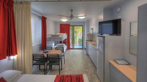Alex Beach Cabins And Tourist Park - Perths Hotel 33