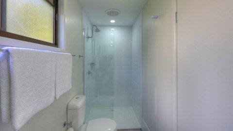 Alex Beach Cabins And Tourist Park - Perths Hotel 28