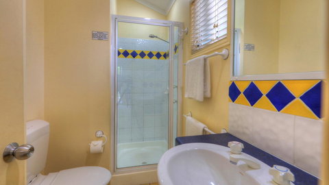 Alex Beach Cabins And Tourist Park - Perths Hotel 3