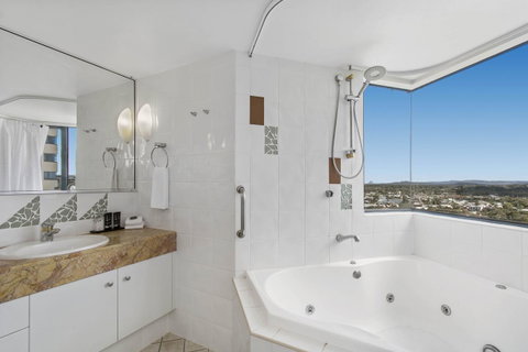 Mantra Mooloolaba Beach - Perths Hotel 24