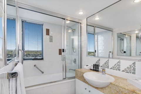 Mantra Mooloolaba Beach - Perths Hotel 21