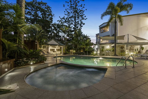 The Lookout Resort Noosa - Perths Hotel 1