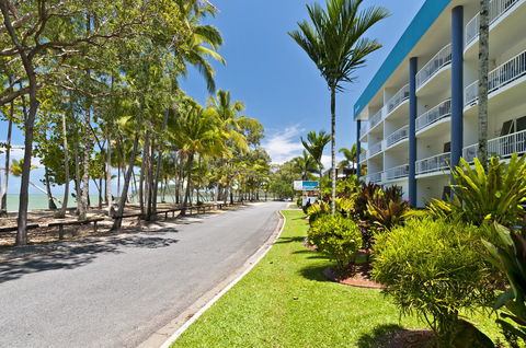 Agincourt Beachfront Apartments - Perths Hotel 11