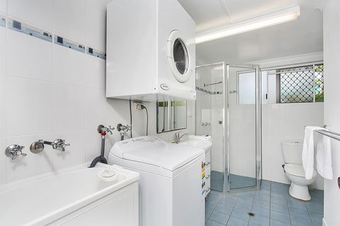 Agincourt Beachfront Apartments - Perths Hotel 25